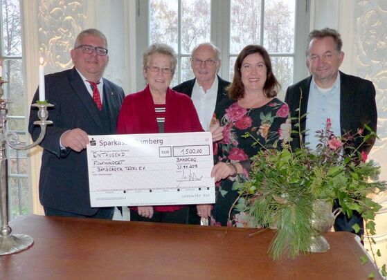 Spendenübergabe im Aufseßhöflein. ©Foto: Bärbel Meister