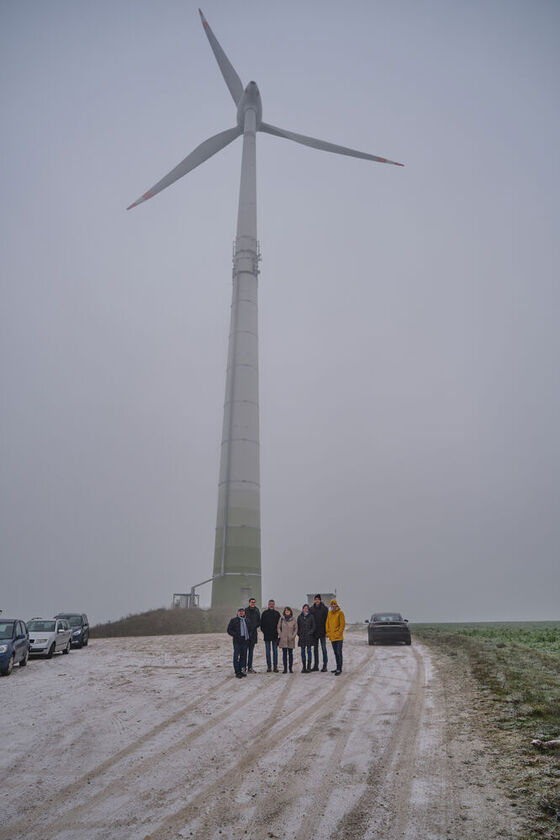 SPD Delegation vor dem Windrad Kasberg